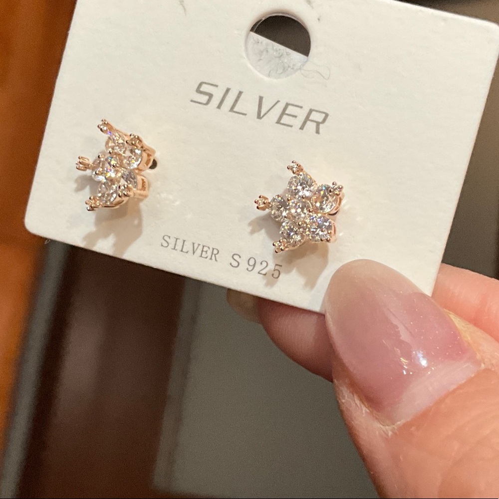 Silver Jeans Rose Gold Floral CZ Cluster Stud Earrings - Picture 1 of 1